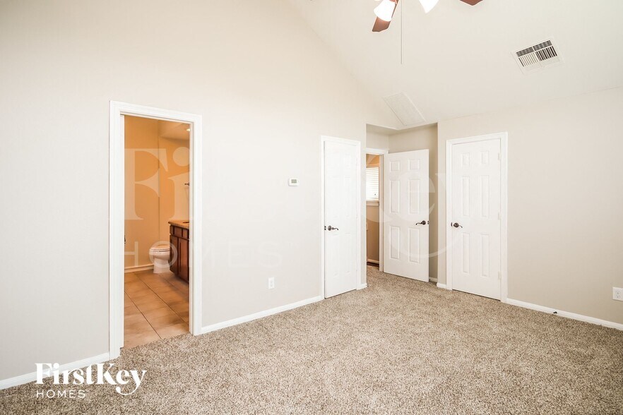 Building Photo - 10738 Clearview Villa Pl