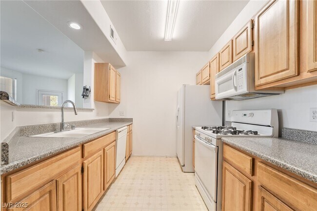 Building Photo - 8555 W Russell Rd