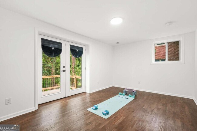 Building Photo - 2430 Hanford Dr SW