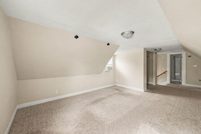 Building Photo - 825 Fox St
