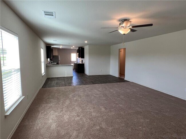 Building Photo - 364 Crescent Park Dr