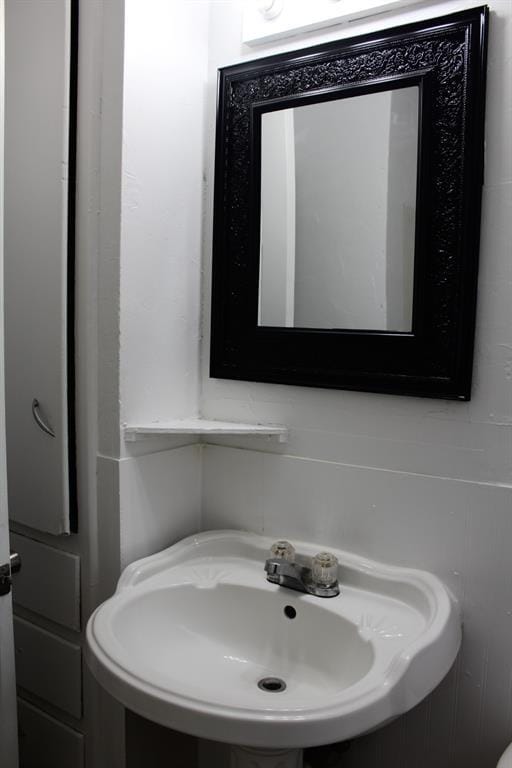 Building Photo - 3800 Woodside Dr