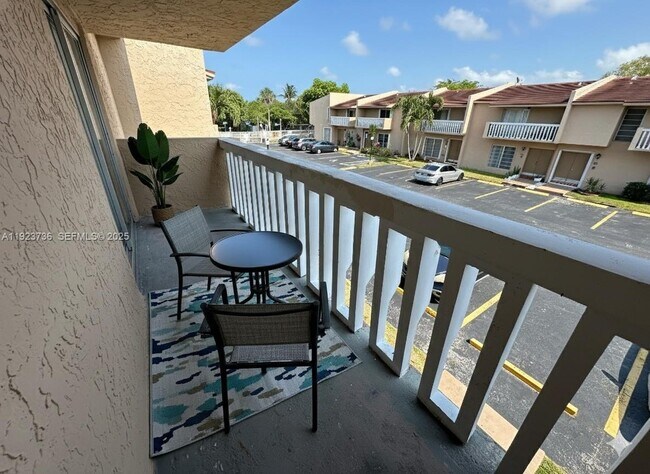 Building Photo - 17170 SW 94th Ave