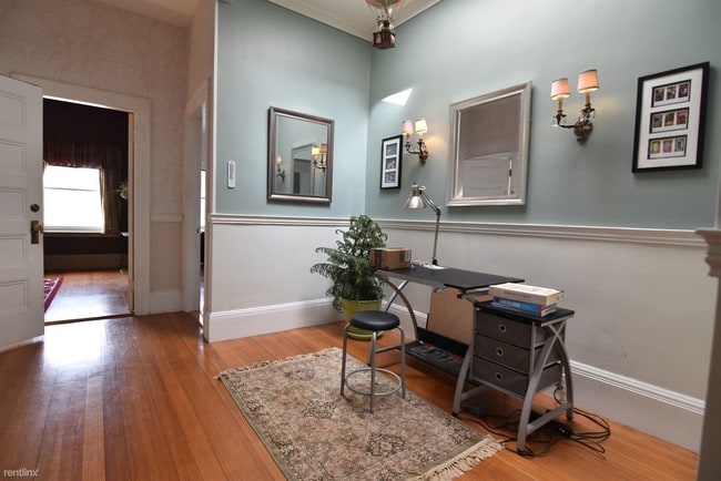 Building Photo - 2 br, 1 bath  - 1692 Beacon Street 3