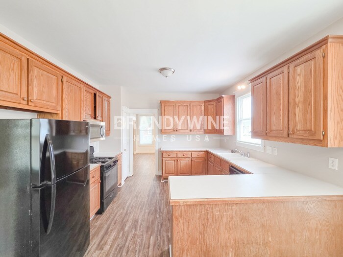 Building Photo - 170 Memory Ln