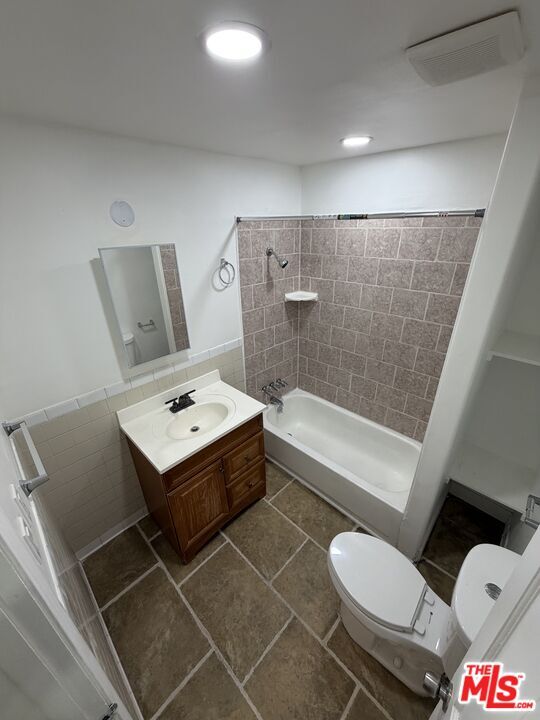 Building Photo - 120 N Ave 25