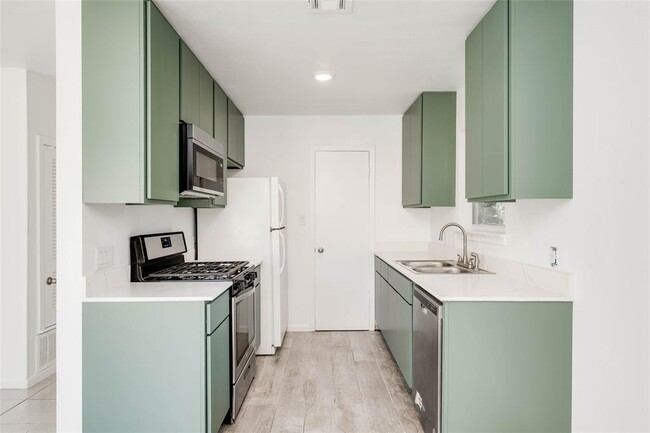 Building Photo - 3304 Dolphin Cove