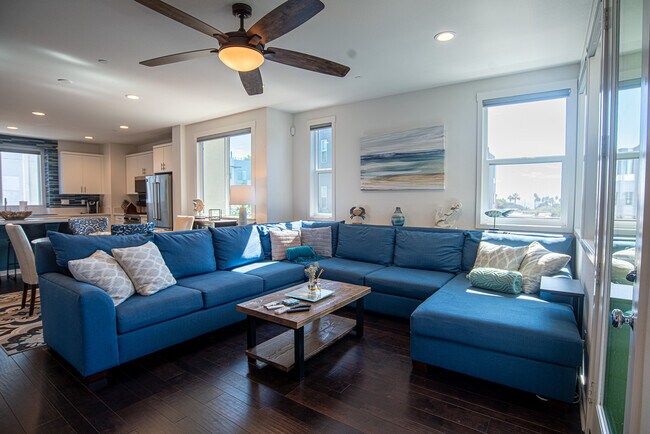 Building Photo - 1562- Vista del Mar Way
