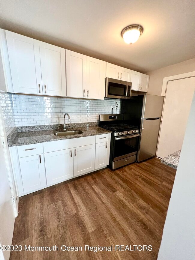 Building Photo - 614.5 Ocean Park Ave