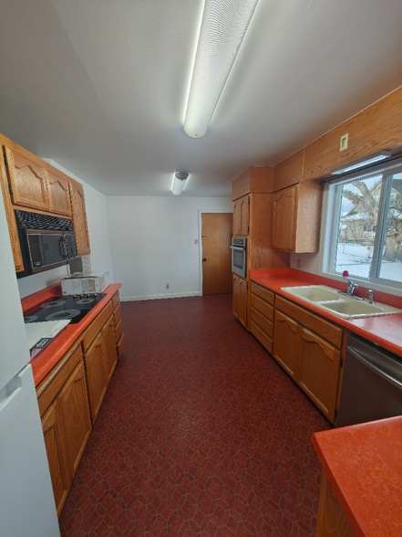 Building Photo - 205 Rosewood Dr