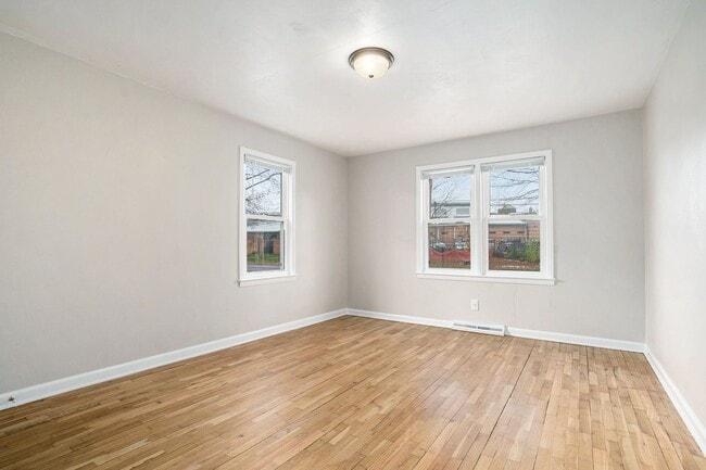 Building Photo - New Remodeled 3bed 1 bath home in Kalamazoo! Ask about our Deposit Free Leasing!!