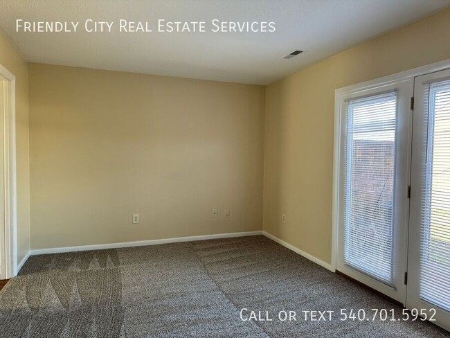 Building Photo - Recently updated 2 bedroom, 1.5  bath town...