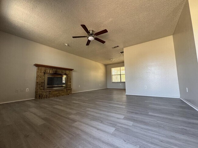 Building Photo - 2902 Bluejay Dr