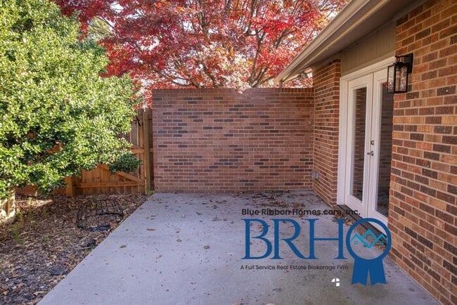 Building Photo - 501 Idlewood Ln