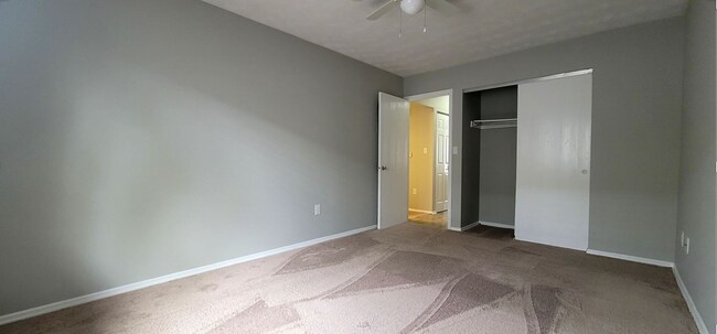 Building Photo - Cozy 2 bed 1.5 Bath Condo With Car Port