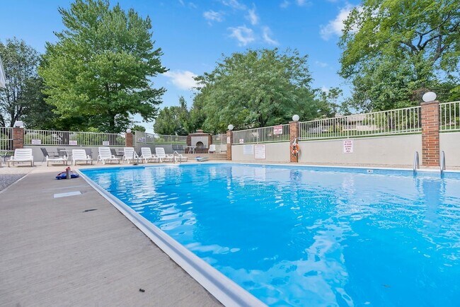 Building Photo - 350 Wildwood Dr S