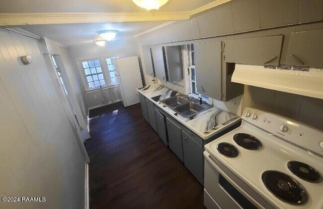 Building Photo - 1063 Mouton Ave