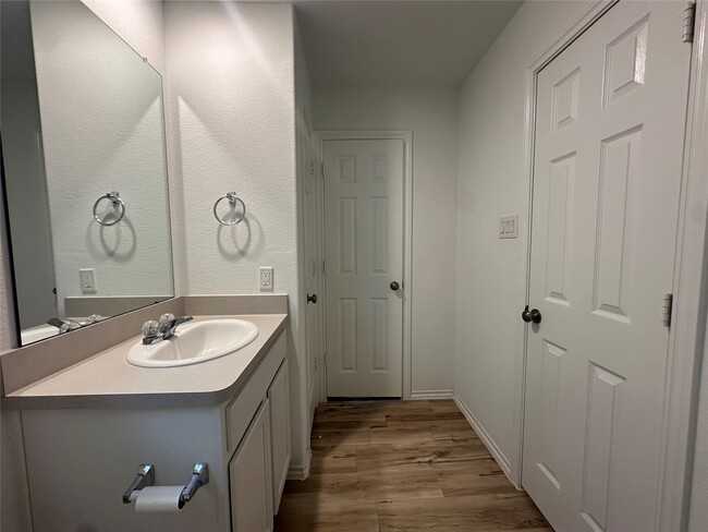 Building Photo - 11079 N Lake Mist Ln