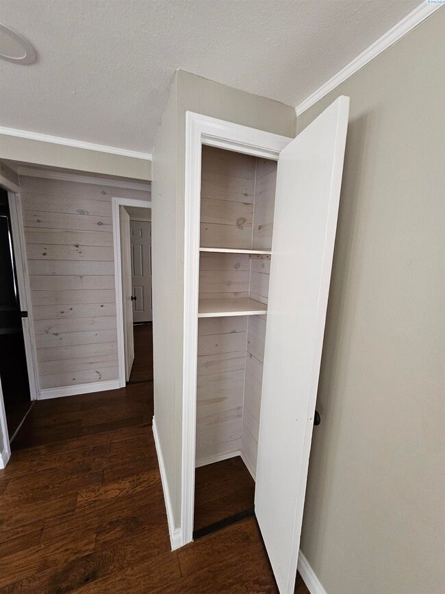 Building Photo - Charming Central Richland Rambler