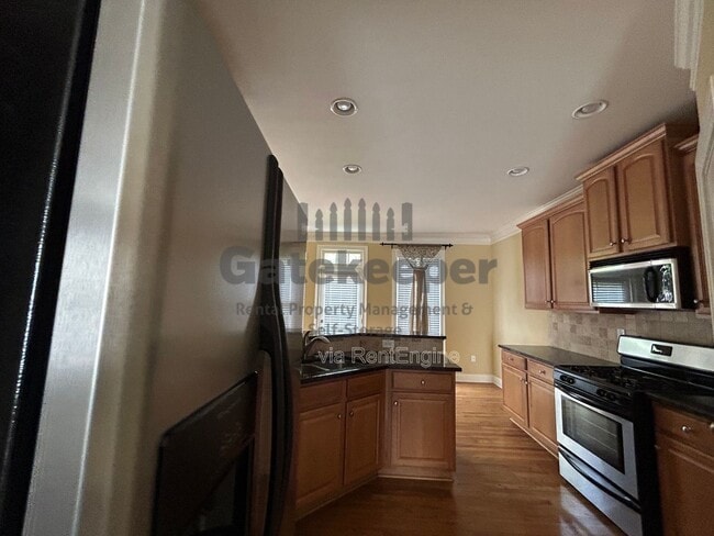 Building Photo - 106 Lexington Village