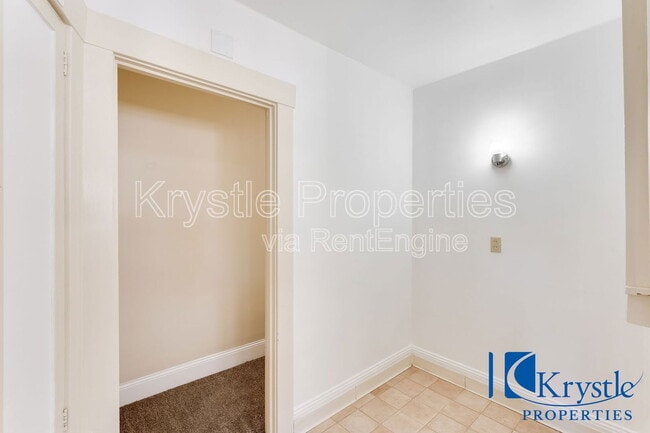 Building Photo - 517 Alhambra St