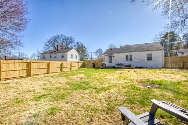Building Photo - 3 Bedroom Single Family Rental - Fenced in yard