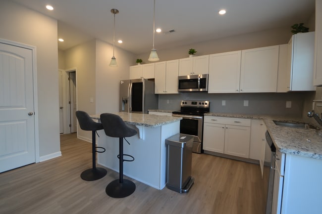 Building Photo - 103 Memorial Ct