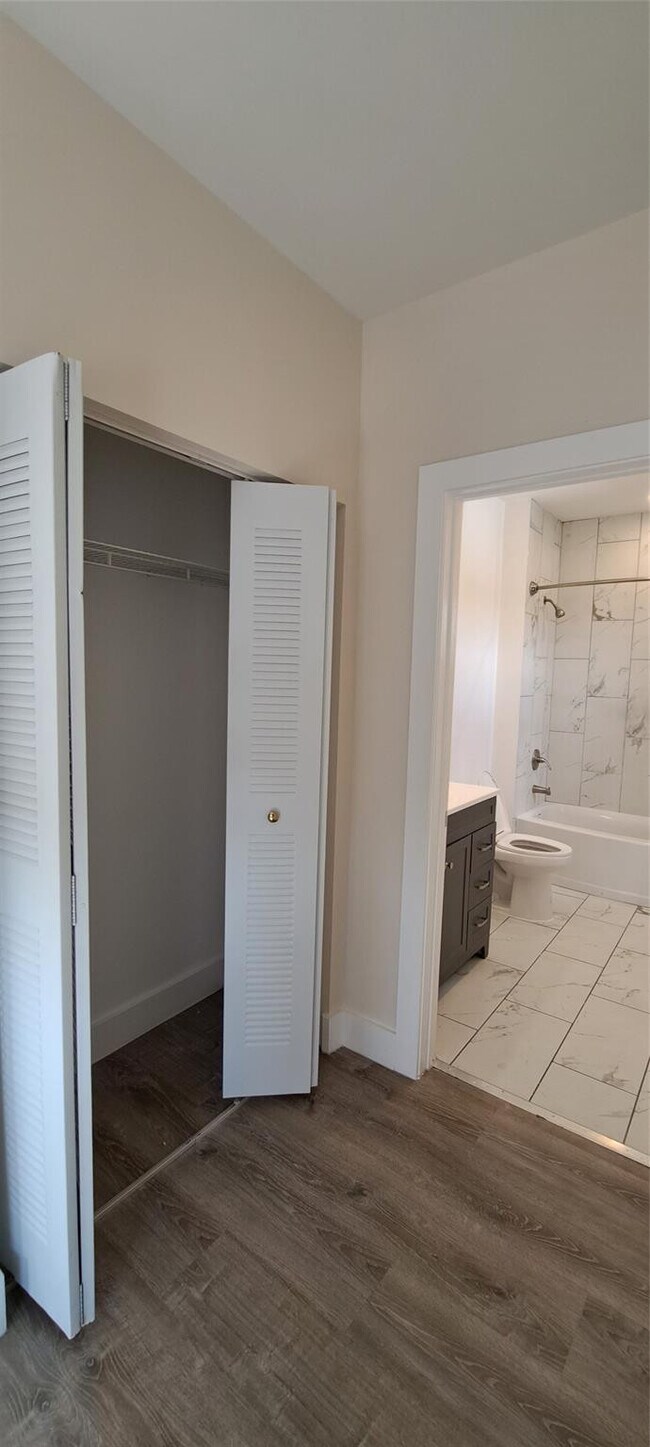 Building Photo - 3801 Davie Blvd