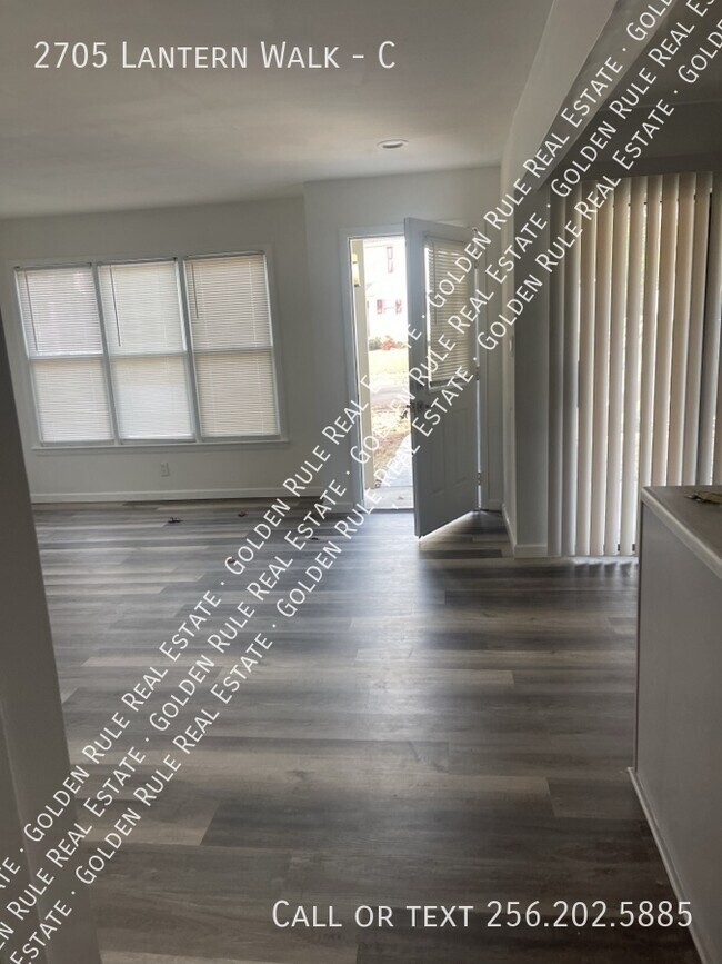 Building Photo - 2705 Lantern Walk SE