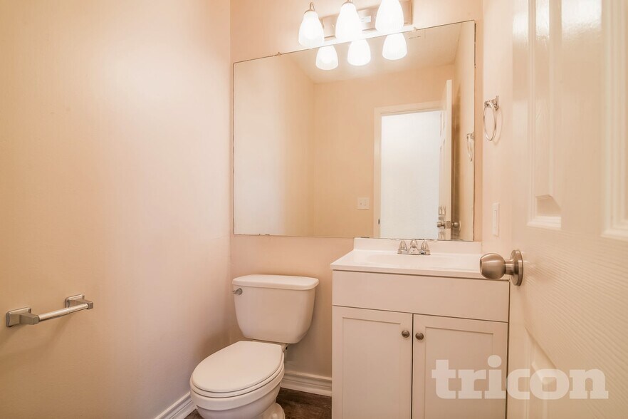 Building Photo - 18139 Lake Bend Dr