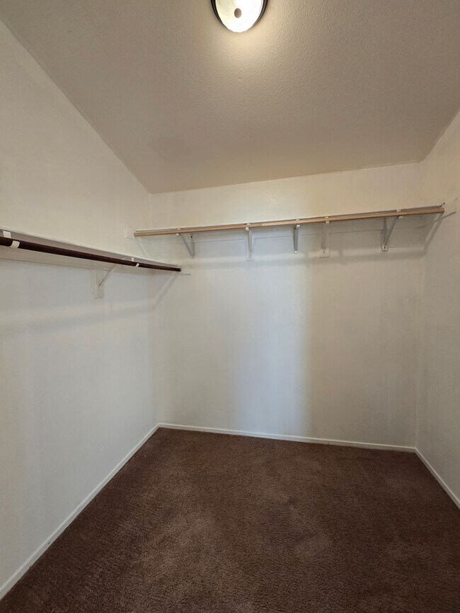 Building Photo - Spacious Two-Story Home in a Cul-de-Sac Location