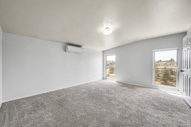 Building Photo - $2,995, 4 bed, 3.5 bath, located in Monume...
