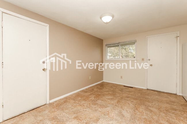 Building Photo - 6712 Hubbard Dr