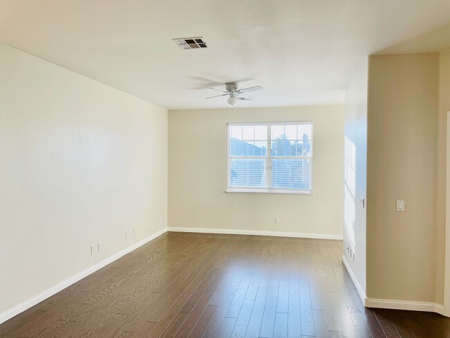 Building Photo - COMING SOON: Hardwood floors, freshly pain...