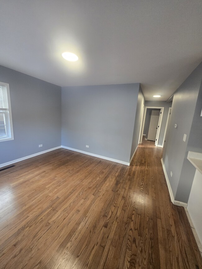 Building Photo - 22 N Lewis Ave