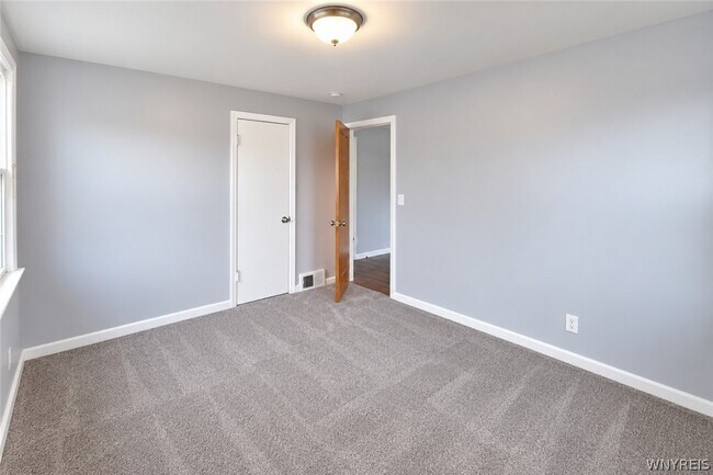 Building Photo - 1455 Sheridan Dr