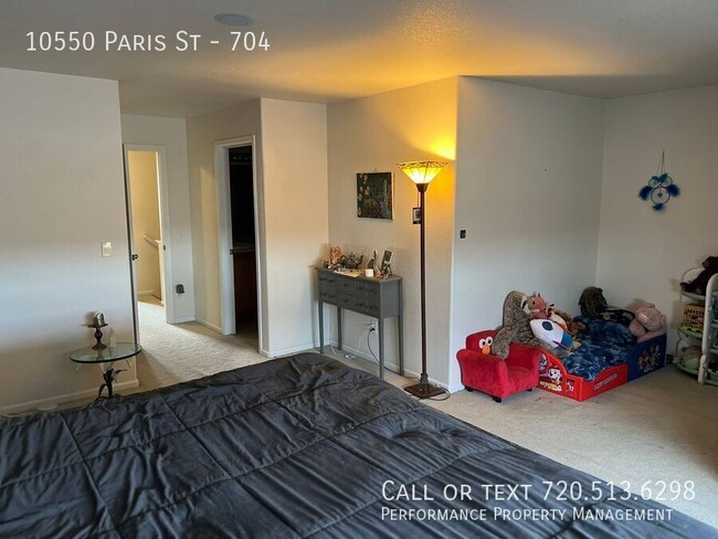 Building Photo - Spacious Two Bedroom Townhome