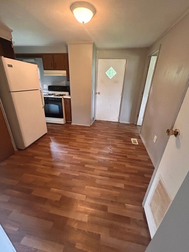 Building Photo - 2 bed 1 bath duplex apartment in Bunker Hill Mobile Home Community