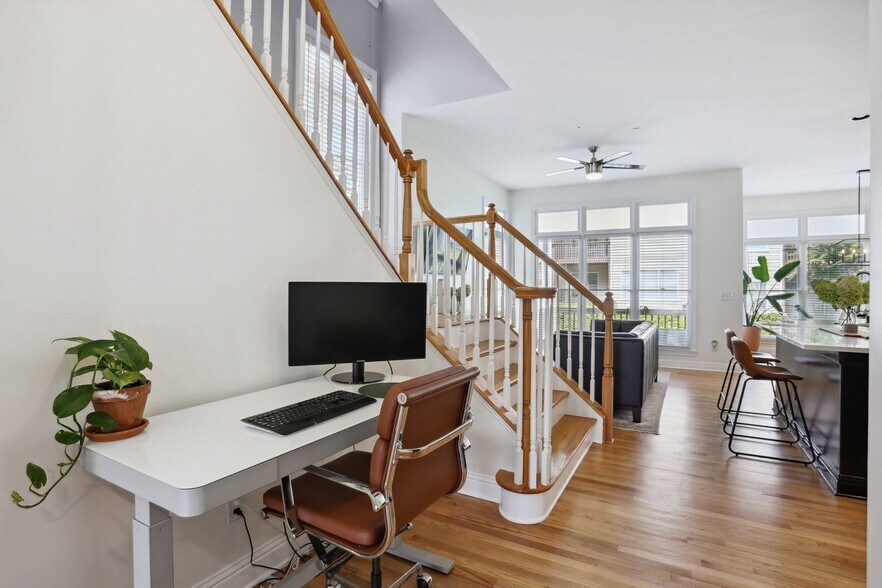 Building Photo - 308 Creekbank Way SE