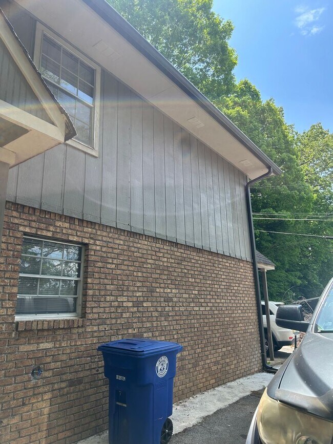 Building Photo - 117 Santeelah St