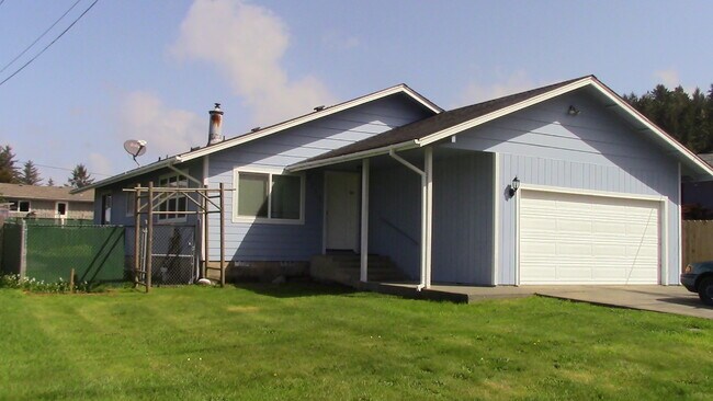 Building Photo - 2710 Oliver Ave