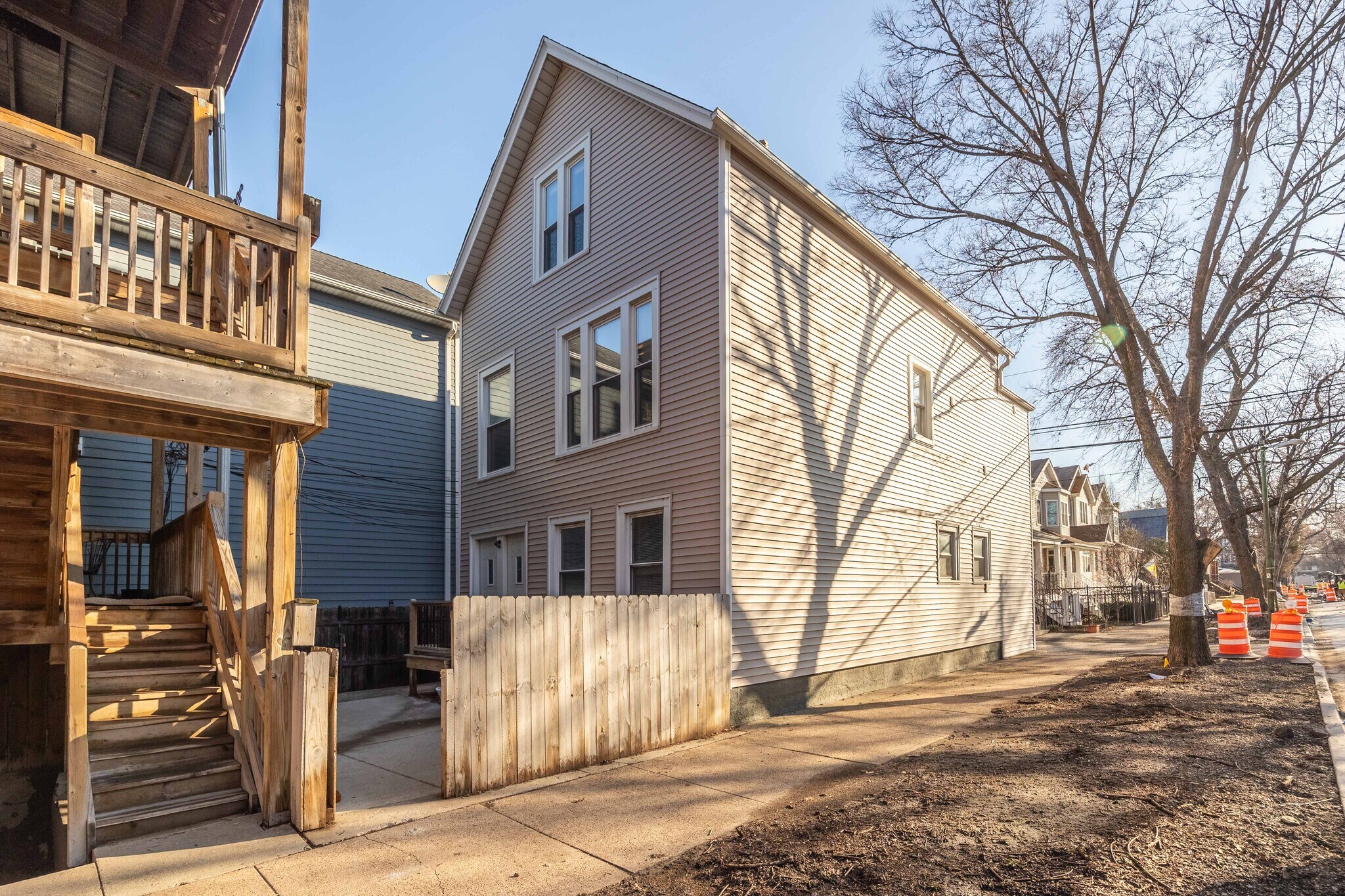 Building Photo - 3135 N Oakley Ave