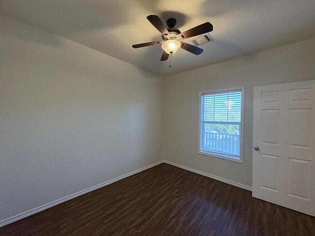Building Photo - 1601 Lenert Cir