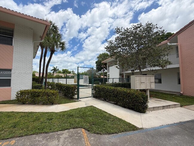 Building Photo - 8443 Royal Palm Blvd