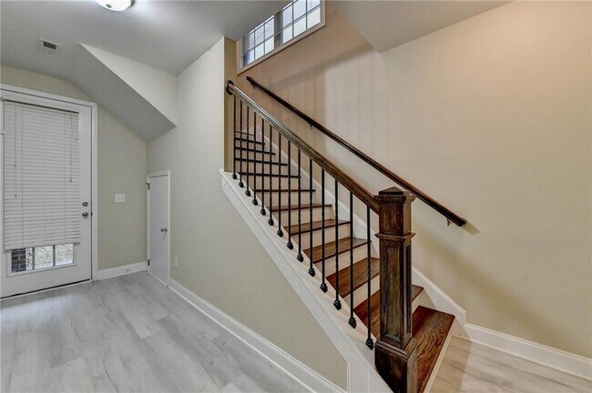 Building Photo - 2405 Tenor Ln