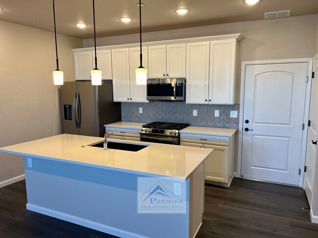 Building Photo - 1545 Spring Water Point