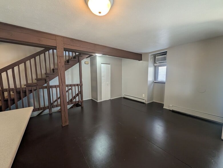 Building Photo - 9533 W Alameda Ave