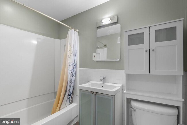 Building Photo - 5443 Houghton Pl