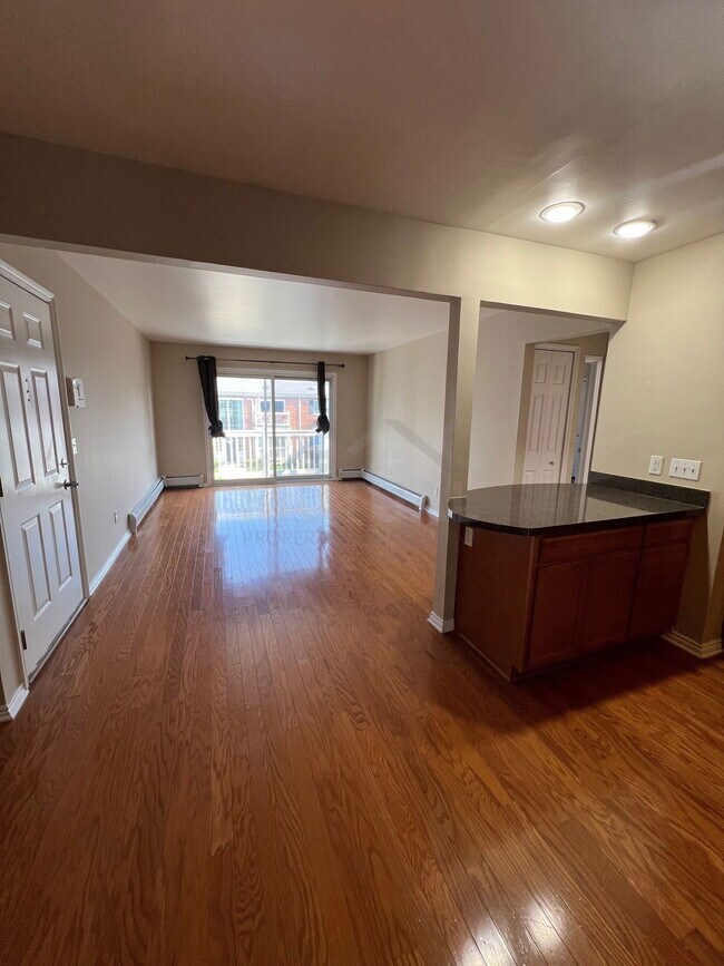 Building Photo - 2440 Parmenter Blvd