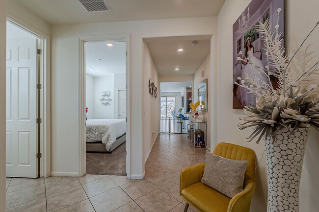 Building Photo - Modern Comfort Meets Smart Living in Vail!